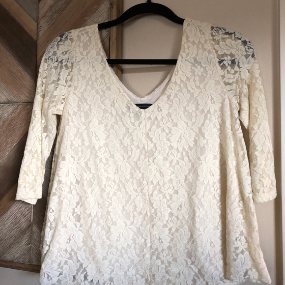 AE lace v-neck top - Picture 2 of 4